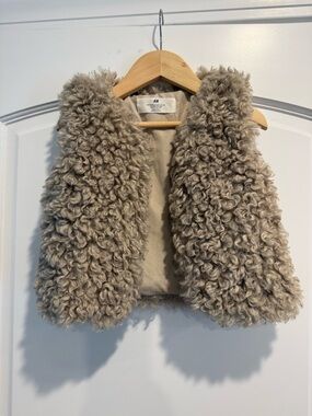 H&M Kids Taupe Curly Faux Shearling Vest Size 3/4T